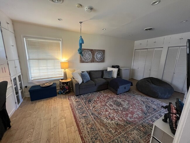 Building Photo - 2204 Boyd Ave