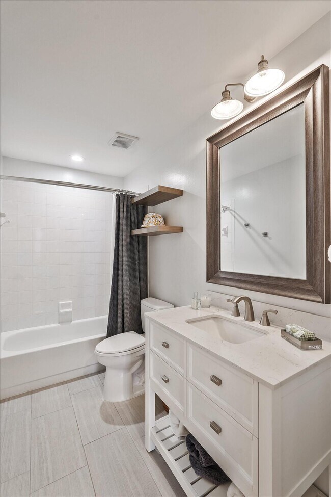 Building Photo - 2622 Country Golf Dr