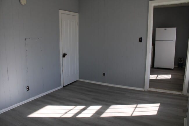 Building Photo - Apartment