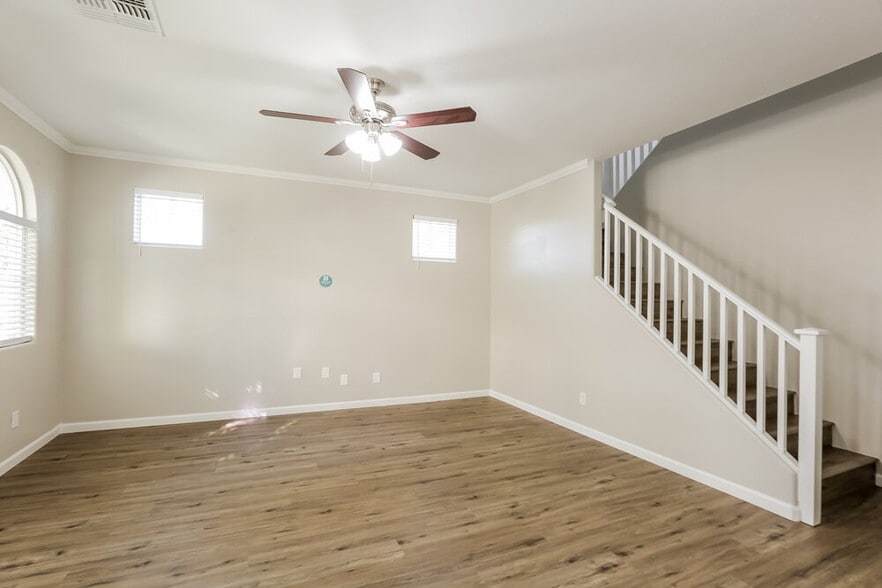 Building Photo - 10260 E Isleta Ave