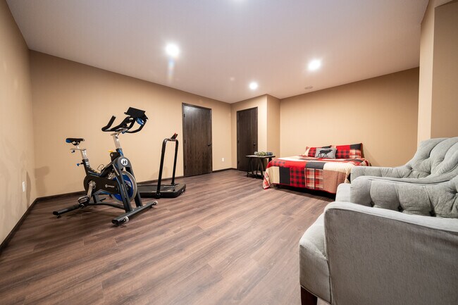 Building Photo - 280 Primrose Path