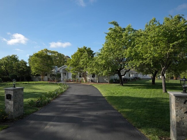 Building Photo - 2 Callado Way