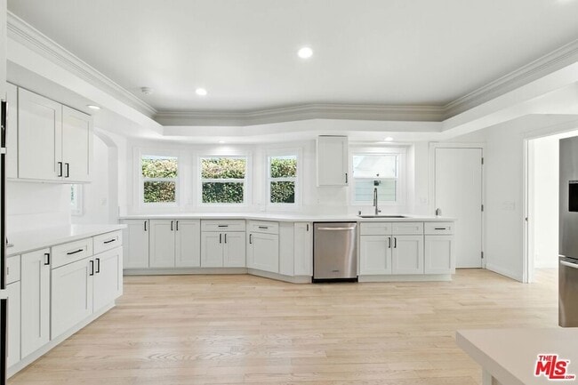 Building Photo - 4640 Laurelgrove Ave