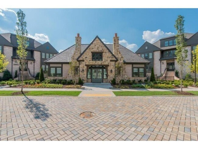 Building Photo - 6641 Beacon Dr