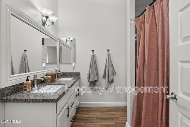 Building Photo - 3402 E Menadota Dr