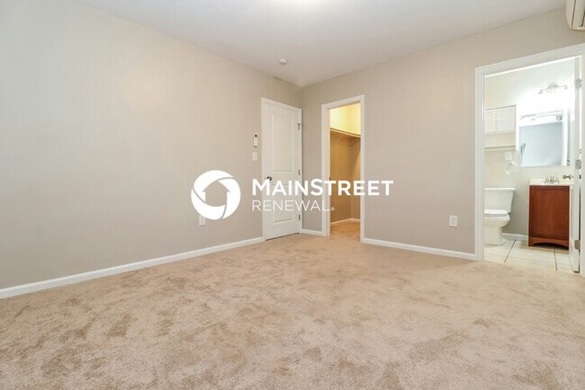 Building Photo - 3 Bedroom Pet-Friendly Home in Tarpon Springs, FL with Main Street Renewal