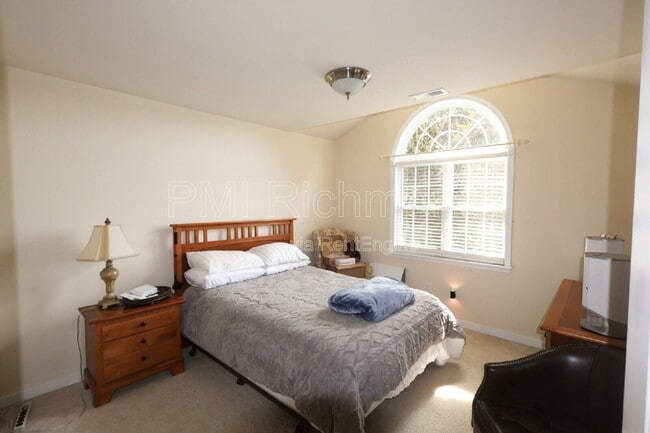 Building Photo - 7238 Ancient Oak Dr