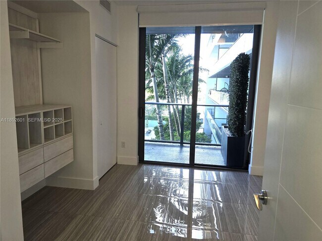 Building Photo - 2960 NE 207th St