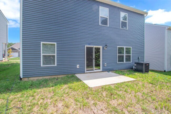 Building Photo - Knoxville 37932 - AVAILABLE July 1, 2026 - BEAUTIFUL, 3 bedroom, 2.5 bath home - Call Kathy Levei...