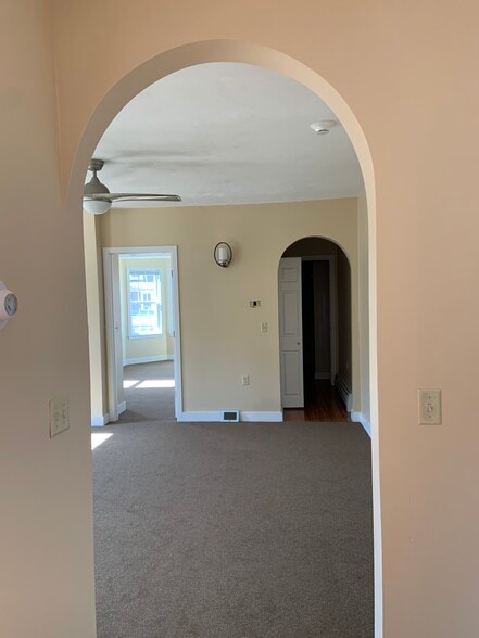 Building Photo - 110 Ashburnham St