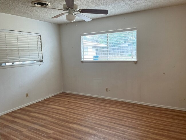 Building Photo - 203 Ranchero Rd