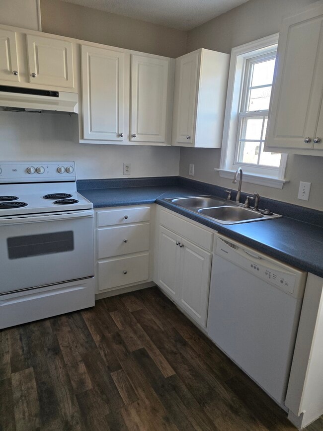 Building Photo - 2204 Ventana Ln