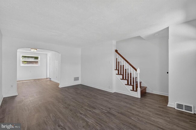 Building Photo - 53 Madison Dr