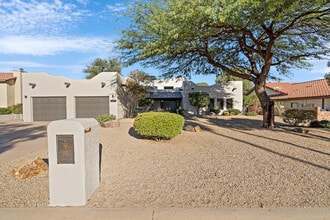 Building Photo - 2882 S Palmer Dr