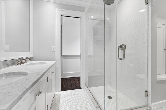 Building Photo - 60 Old Town Crossing