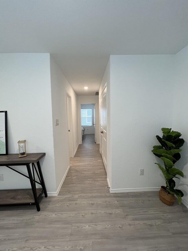 Building Photo - 8523 Grosbeak Cv