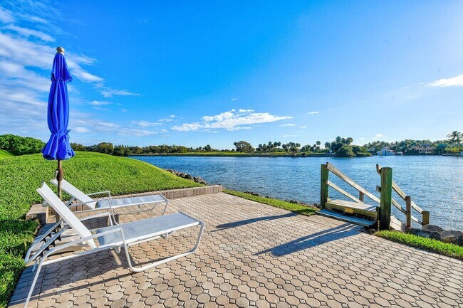 Building Photo - 372 Golfview Rd