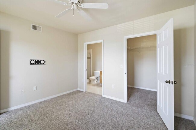 Building Photo - 1015 Villagio Cir