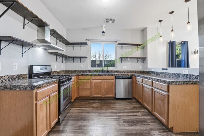 Building Photo - Corner Lot Gilbert Home with Modern Comforts in a Prime Location