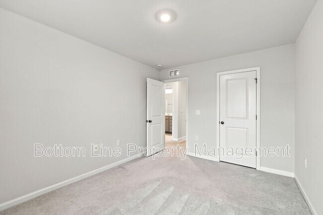 Building Photo - 2312 Kasota Ln