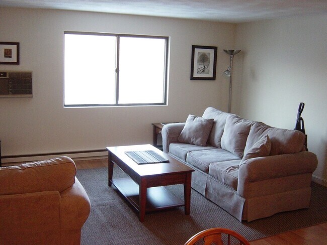 Building Photo - 47 Juniper Rd