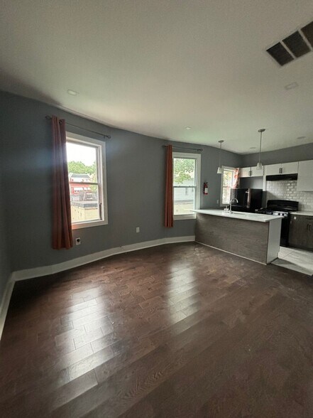 Building Photo - 808 S 17th St