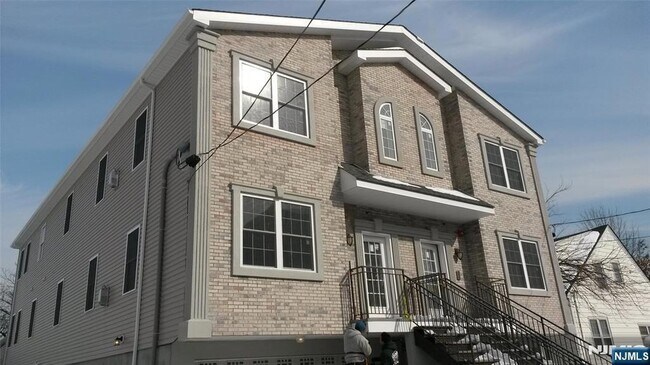 Building Photo - 110 39th St