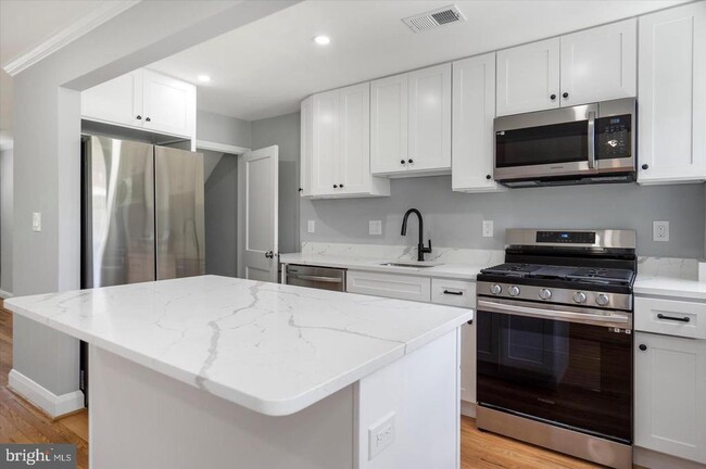 Building Photo - 3551 Shannon Dr