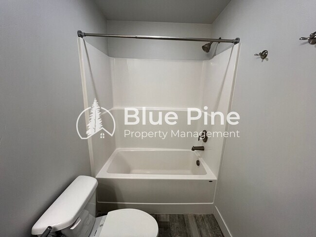 Building Photo - 196 Emery Ln