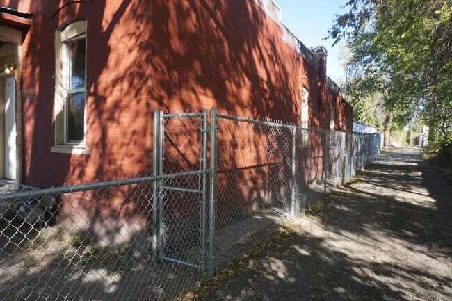 Building Photo - 968 W 500 S