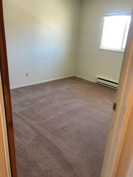 Smaller bedroom - 630 Chestnut St