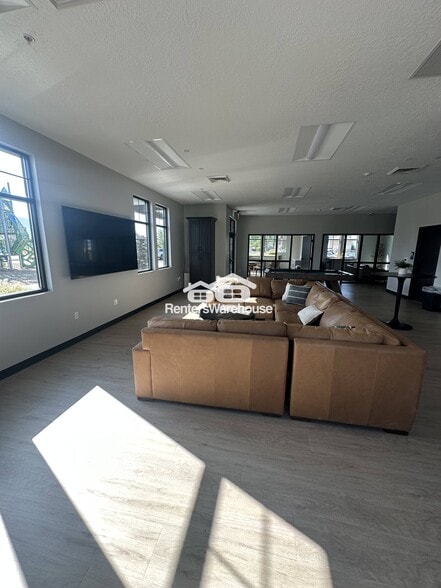 Building Photo - 1347 Skip St