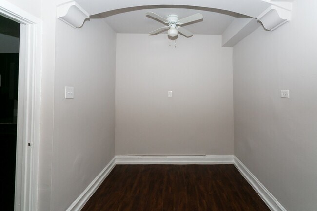 Building Photo - 6748 N Ashland Ave