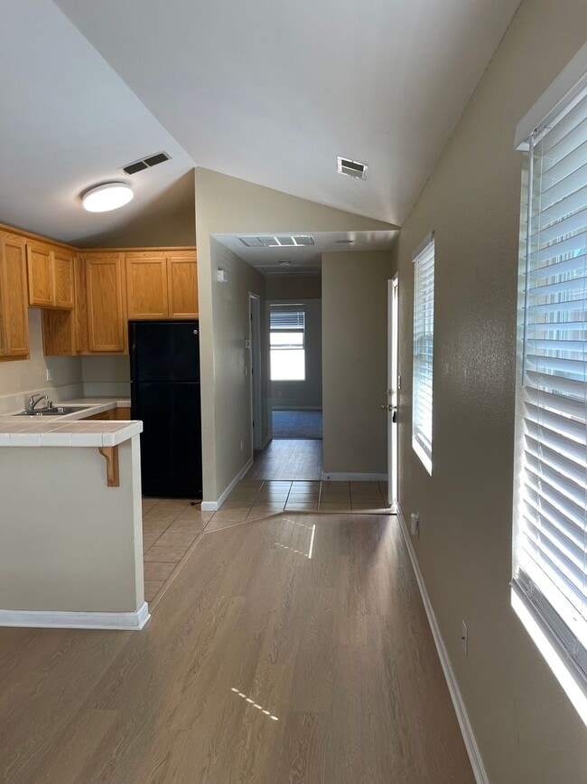 Building Photo - $ 250.00 Move in Credit - Adorable 1 bedro...