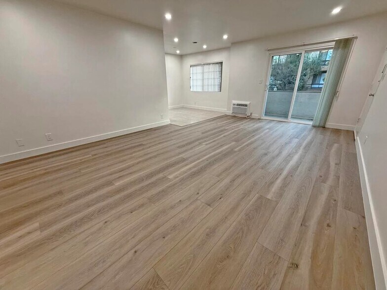 Building Photo - 10674 Holman Ave
