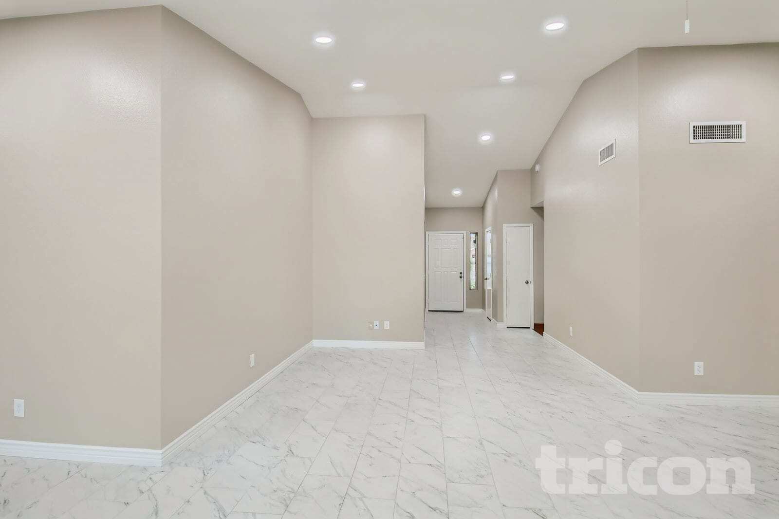 Building Photo - 4947 E Greenway Cir