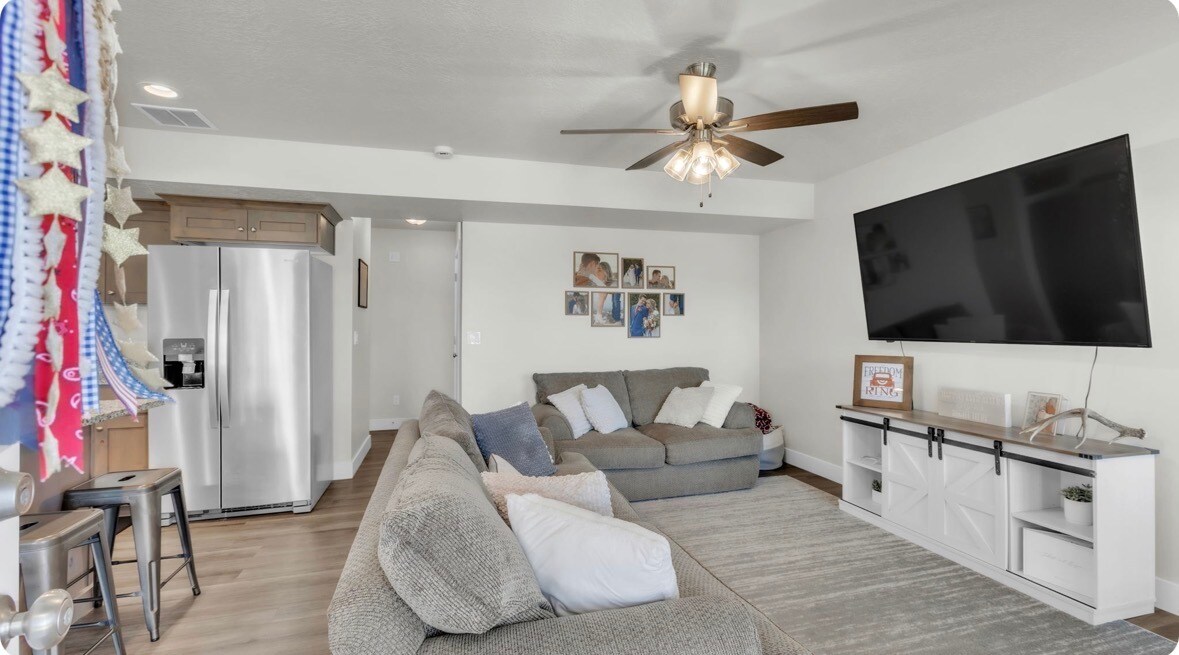 living Room - 45 E 970 N