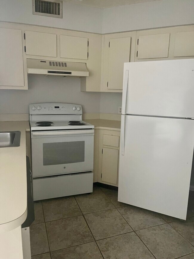 Building Photo - 3564 Southpointe Dr