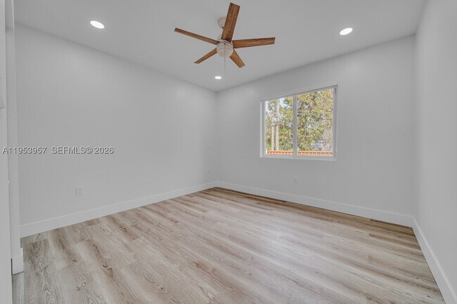 Building Photo - 4345 SW 5th St