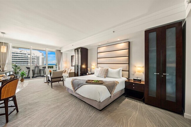 Building Photo - 4391 Collins Ave