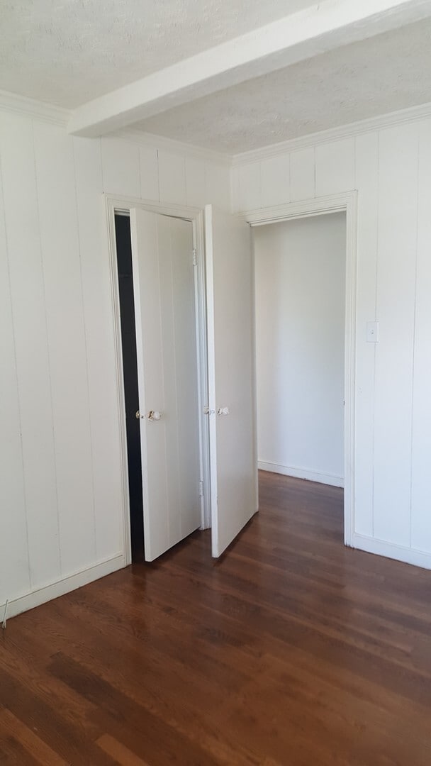 Building Photo - 3 Bedroom on Oxnard - ready for mid March move in