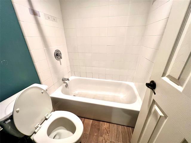 Building Photo - 615 Fallbrook Dr