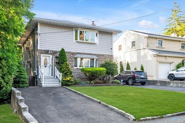 Building Photo - 49 Neulist Ave