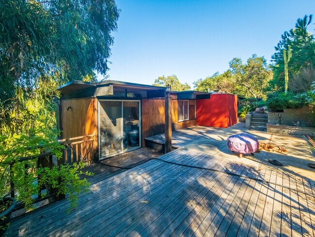 Building Photo - 1404 Oak Grove Dr