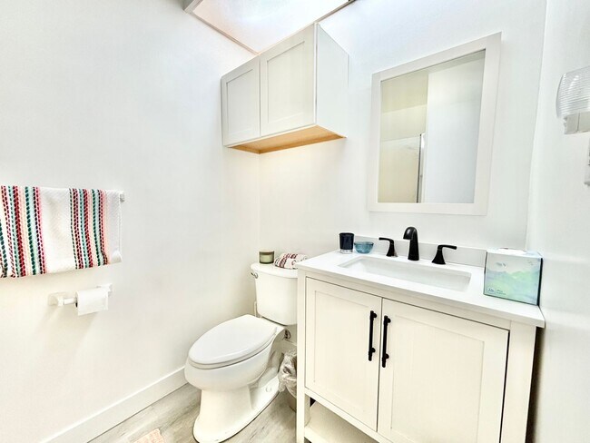 Building Photo - 2 Bedroom + 2 Bathroom Condo | Surfside III | Port Hueneme | Furnished