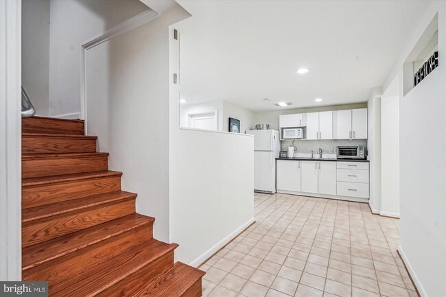 Building Photo - 6623 Radnor Rd
