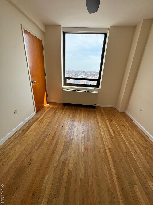 Building Photo - 116-24 Grosvenor Ln