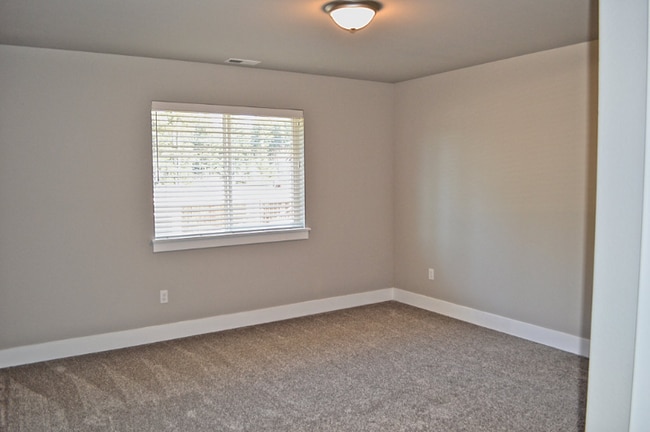 Building Photo - 6918 Delaney Ln NE