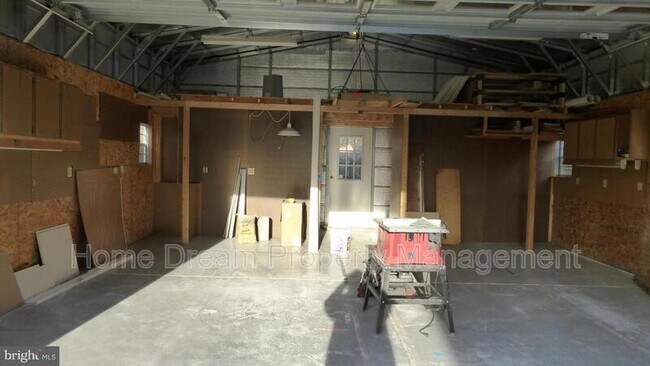 Building Photo - 2623 Van Buren St