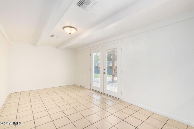 Building Photo - 2441 E Edgemont Ave